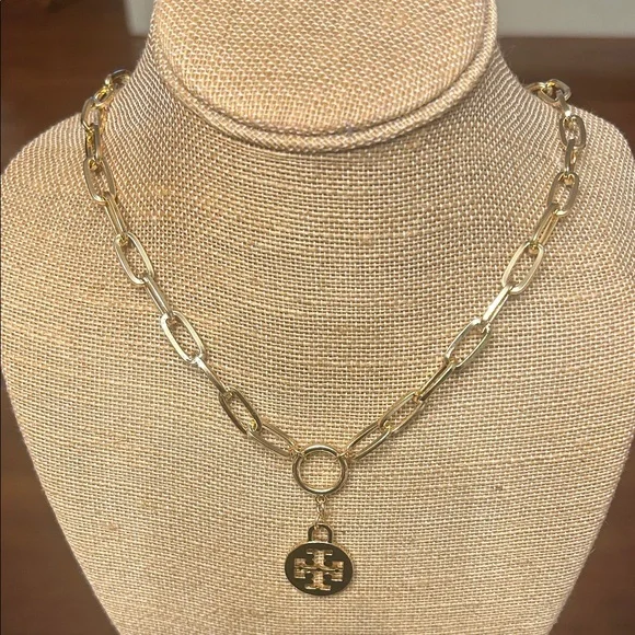 Gold Chain Pendant Necklace - Women's Fashion Jewelry - Picture 4 of 5